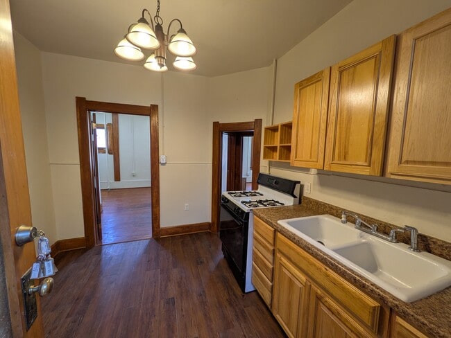 Unit 32 Kitchen looking W - Lincoln Hotel Apartments