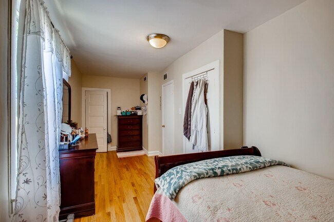 Bedroom #2 - 3318 N Kilbourn Ave