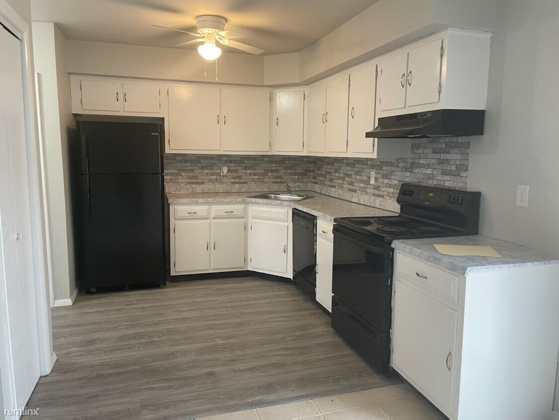 Foto principal - 3 br, 1.5 bath Townhome - 109 Lexington Bo...