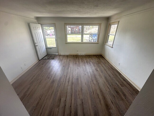 Foto del edificio - 43 Eleanor Ave