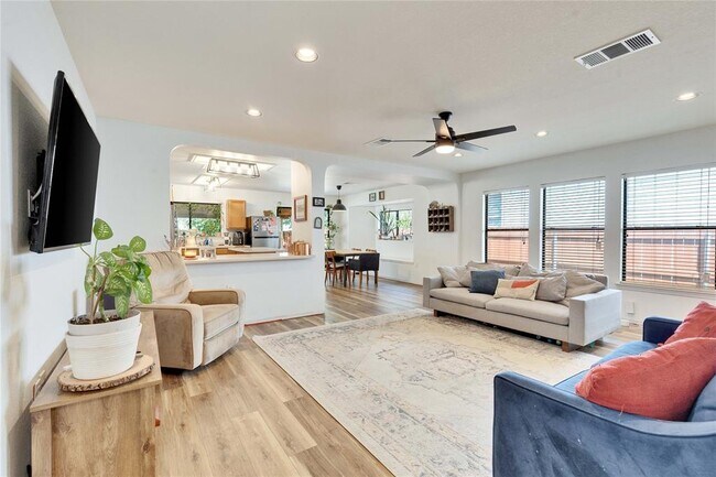 Foto del edificio - 6612 Piedras Blanco Dr