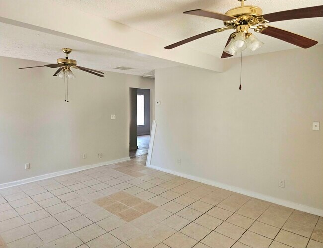 Building Photo - 422 Meriwether St