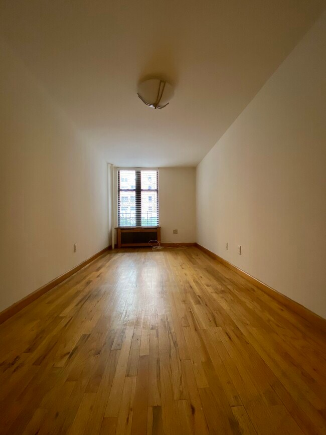 Foto del edificio - 306 W 73rd St