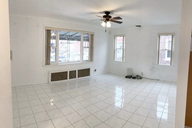 Foto del edificio - 4210 Avenue R