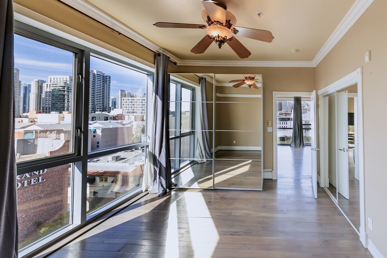 Gaslamp City Square Condo 2 bed 2 bath, top floor, corner unit VIEWS - Gaslamp City Square Condo  2 bed 2 bath, top floor, corner unit VIEWS