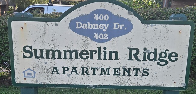 Foto del edificio - 402 Dabney Dr