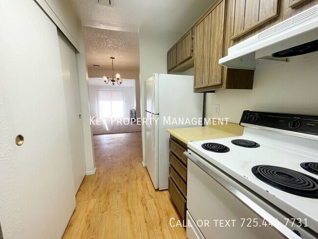 Building Photo - 2 BEDROOM 2.5 BATH CONDO WITH ATTACHED GARAGE
