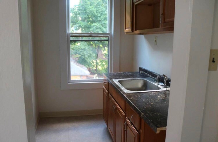 Primary Photo - 71 Randolph Ave