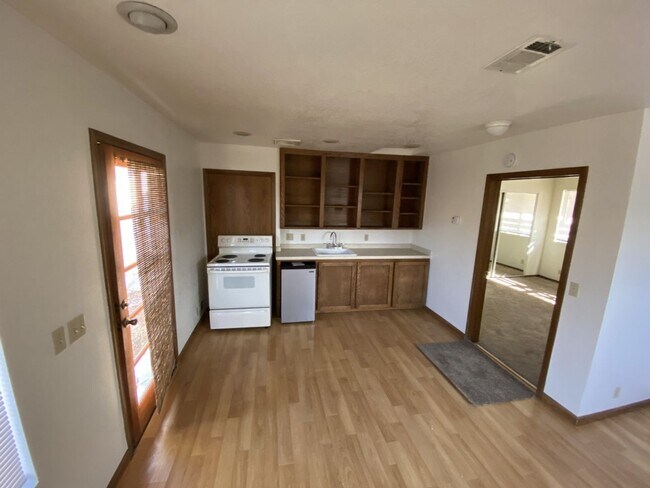 Foto del edificio - 7905 Curbaril Ave