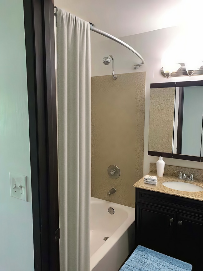 Building Photo - Two Bedroom Liberty Bay Views