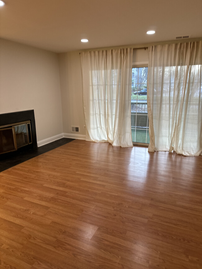 Living/Dining Room - 120 Acadia Ct