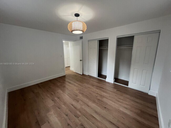 Foto del edificio - 836 SW 1st St