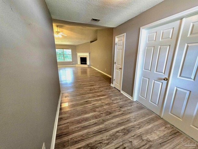 Foto del edificio - 6718 Fort Deposit Dr