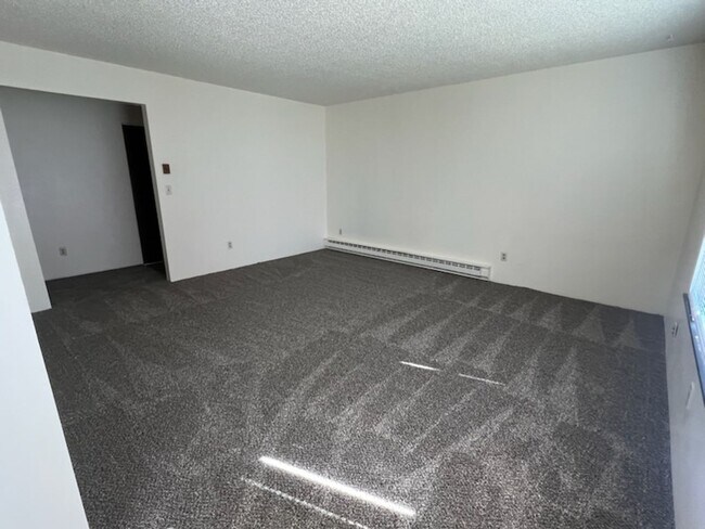 Building Photo - PET FRIEDNLY 2 BEDROOM APARTMENT AVAILABLE...