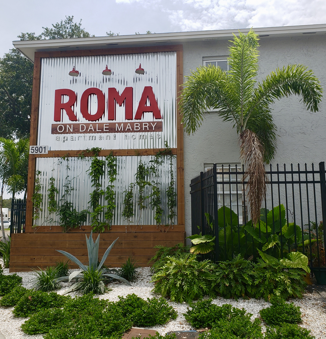 Building Photo - Roma on Dale Mabry