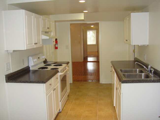 Kitchen to front - 141 St Philip St