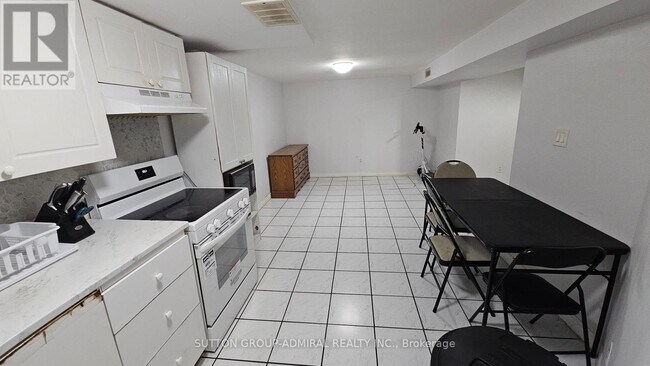 Building Photo - 109 Sheldon Ave