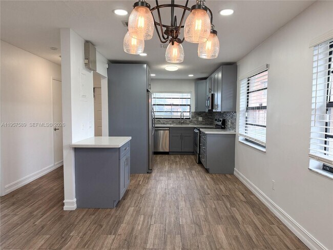 Foto del edificio - 9151 Orchid Tree Ln