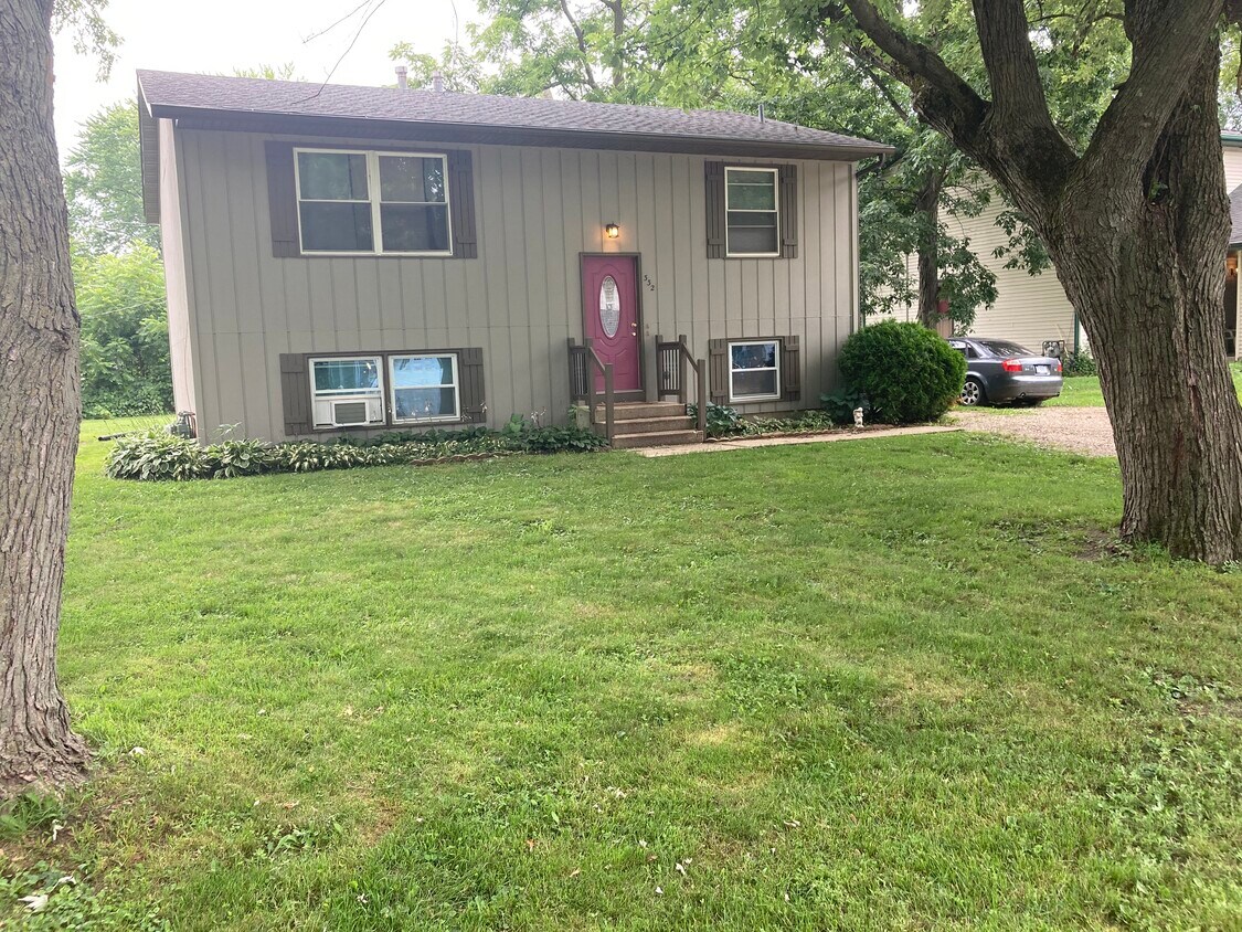 Primary Photo - 332 Maplewood Dr