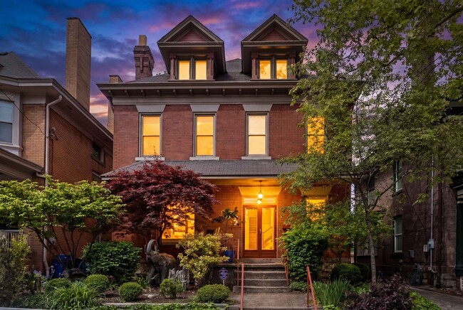 Stunning 5 Bedroom 2.5 Bathroom Home in Squirrel Hill - Stunning 5 Bedroom 2.5 Bathroom Home in Squirrel Hill