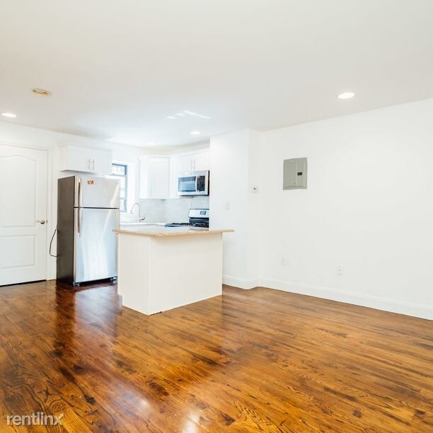 Building Photo - 510 Kosciuszko St