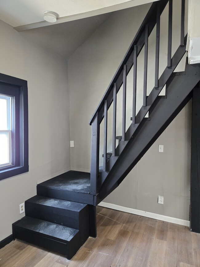 Building Photo - 2605 W 18th St
