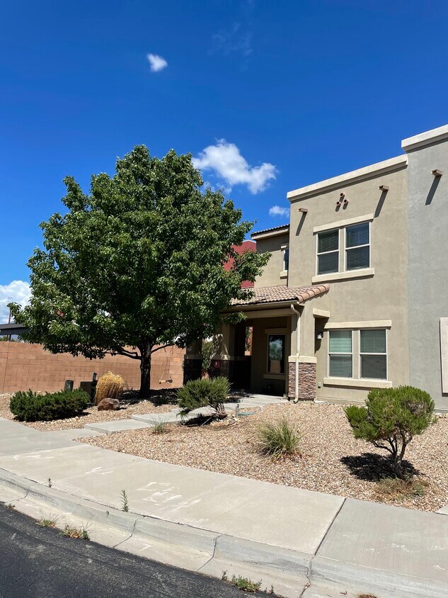 Front View- Cul de Sac - 11019 Marina Gate Trl NE