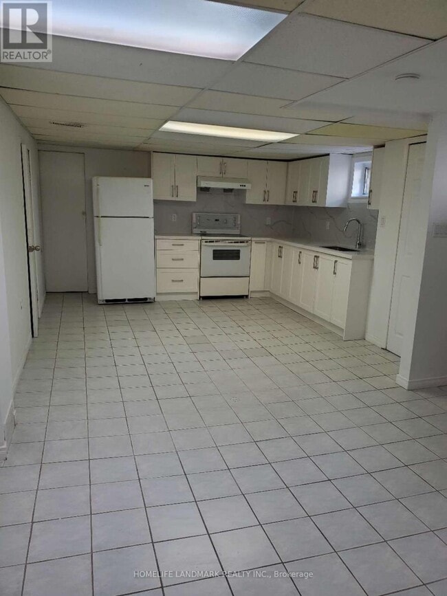 Building Photo - 17 Maralim Rd