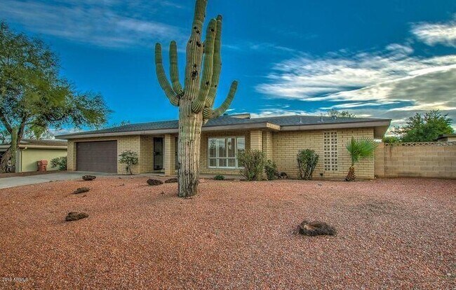 Foto del edificio - 6129 E Edgemont Ave