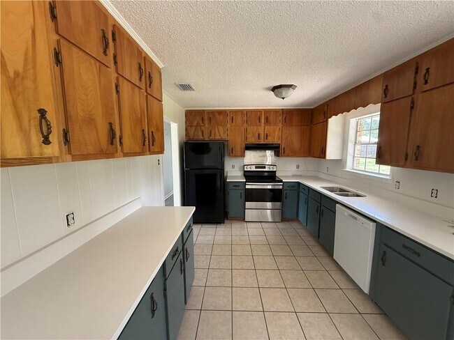 Building Photo - 7662 Simmons Dr
