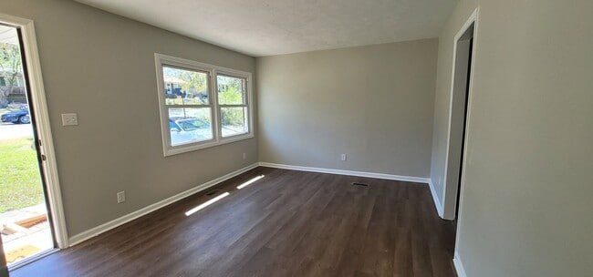 Building Photo - Newly Remodeled Brick Home.