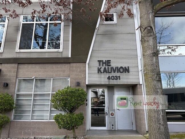 Foto del edificio - INCREDIBLE PRICE! Lovely CITY VIEW 2-Bedroom, 2 Bath Condo in Fremont Area w/Garage Parking!!