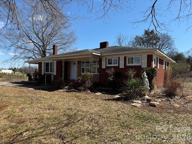 Foto del edificio - 5703 North Carolina Hwy 150