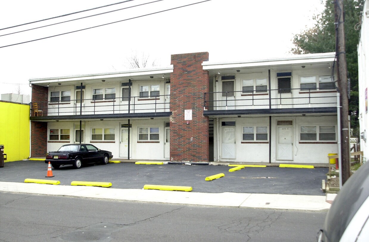 Foto del edificio - 2016 Woodlynne Ave