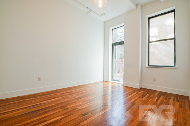 Building Photo - 180 Bainbridge St.