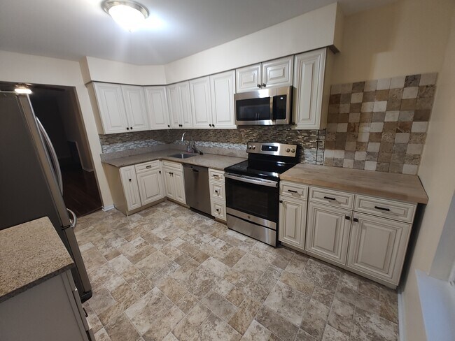 Building Photo - 503 Seminole Gdns