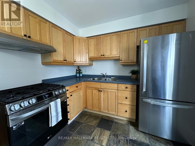 Building Photo - 571 Pape Ave