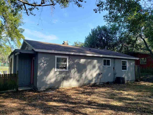 Building Photo - 1911 Jackson Bluff Rd