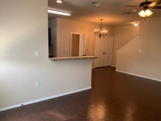Building Photo - 2 Story Duplex / Interior Washer & Dryer C...
