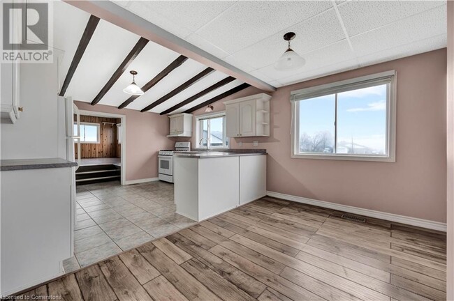 Building Photo - 2241 Line 34
