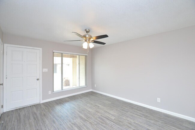 Foto del edificio - 785 N Arrowhead Dr