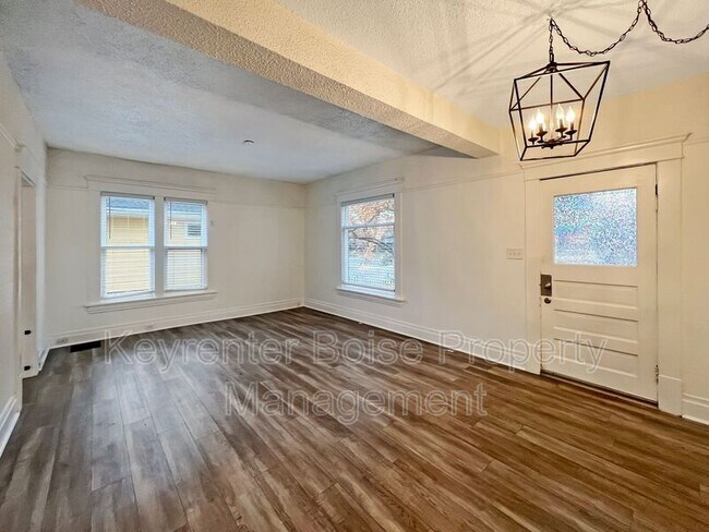 Building Photo - 1818 W Washington St