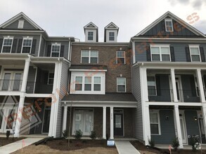 Building Photo - 2915 Great Lawn Rd
