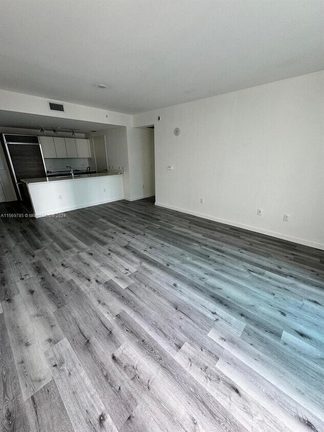 Foto principal - 1100S S Miami Ave