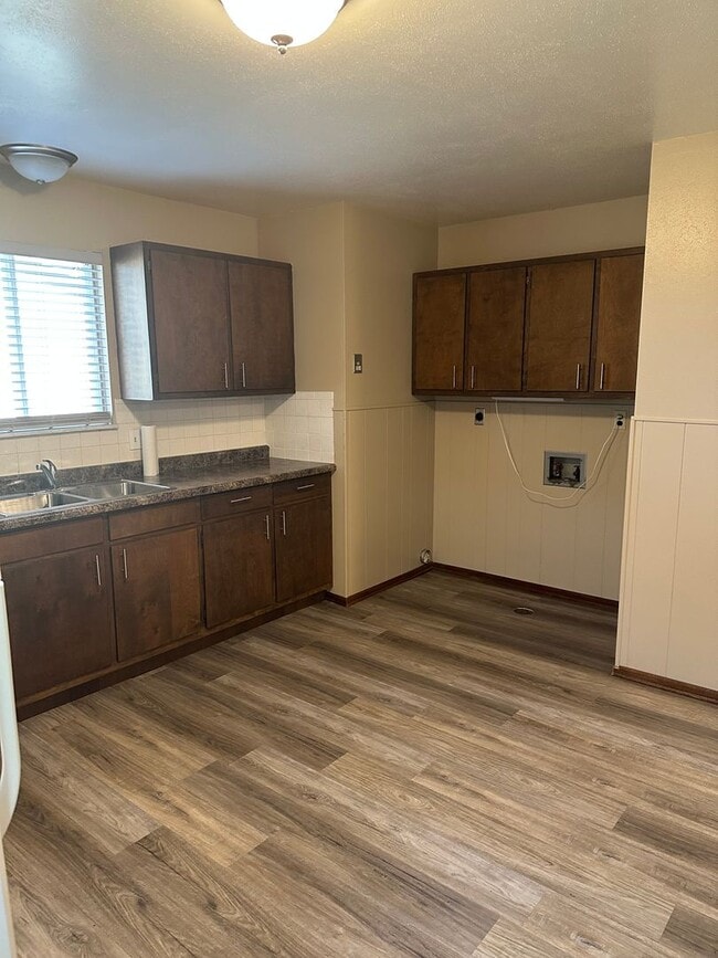 Building Photo - 607 E Jefferson Ave