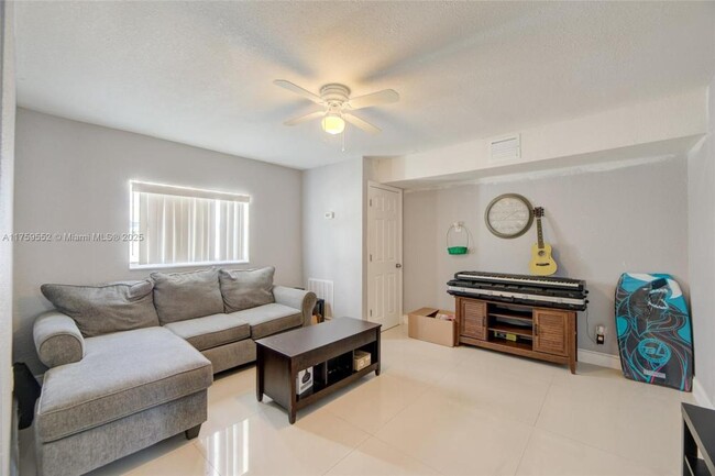 Foto del edificio - 5 bedroom in West Park FL 33023