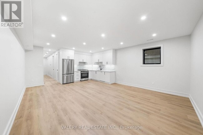 Building Photo - 158 Dovercourt Rd