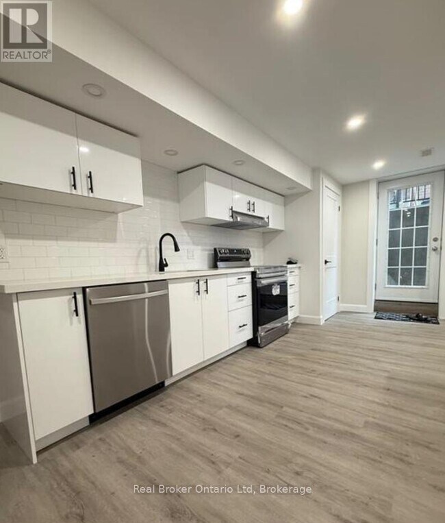 Photo du bâtiment - 29 Hewitt Pl