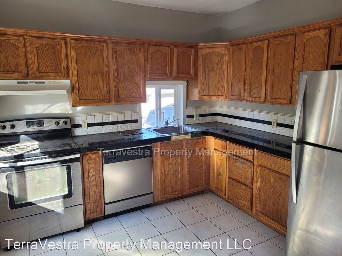 Primary Photo - 4 br, 1 bath House - 98 Penn Street