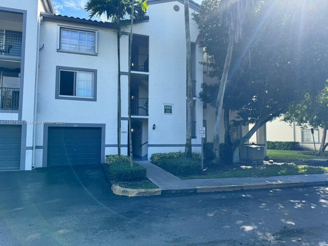 4440 NW 107th Ave Unit 2077, Doral, FL 33178 Condo for Rent in Doral